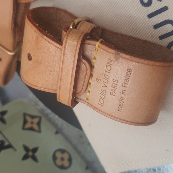 Louis Vuitton Luggage Tag and Poignet. *Authentic * - Picture 7 of 10
